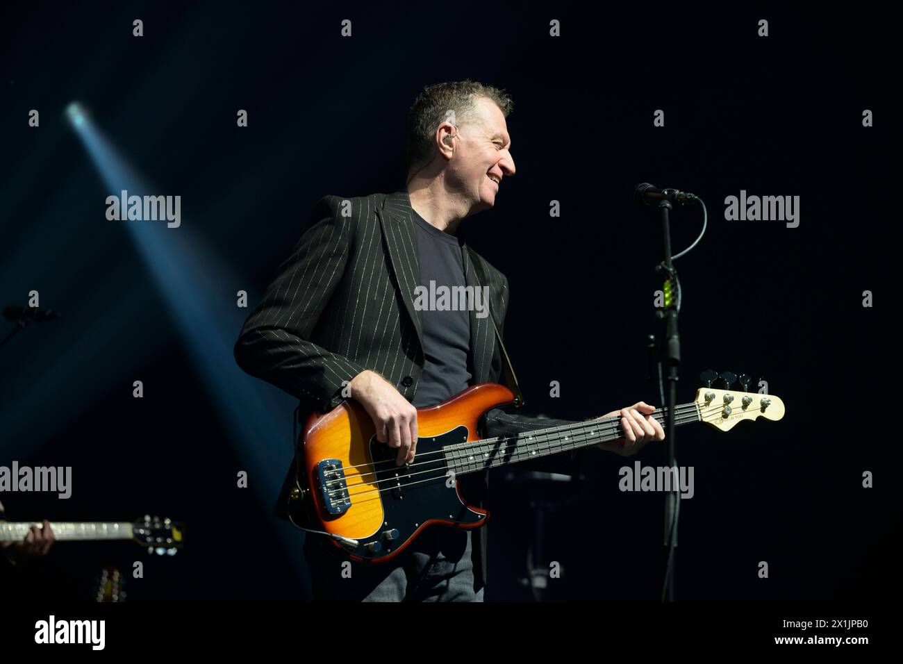 Simple Minds Ged Grimes live im Zenith, München 13.04.2024 *** Simple Minds Ged Grimes live at Zenith, Monaco di Baviera 13 04 2024 Foto Stock