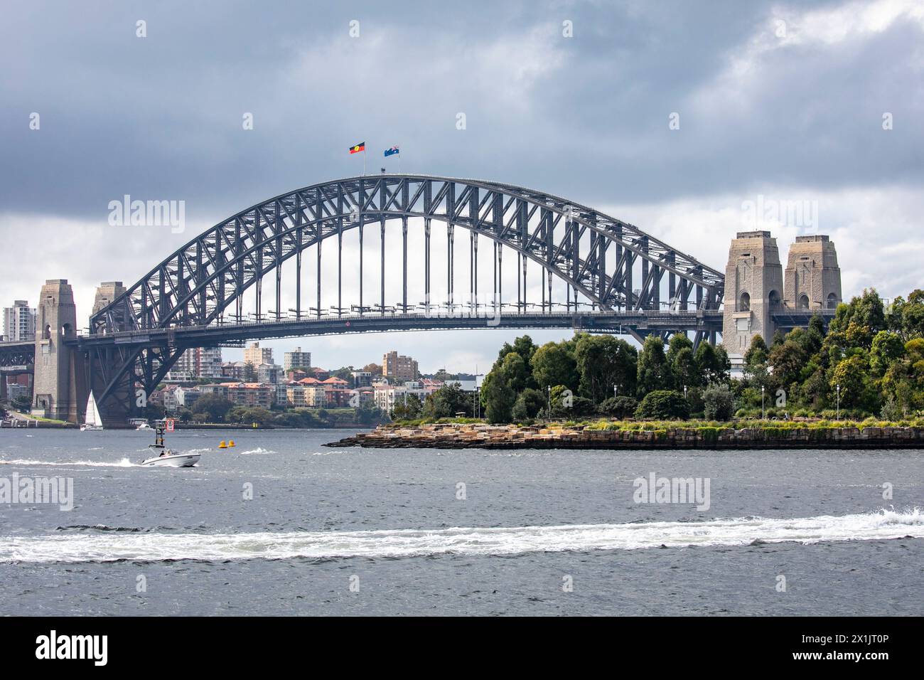 Il famoso Sydney Harbour Bridge, il ponte ad arco in acciaio più alto del mondo e costruito dall'azienda britannica Dorman Long, è stato inaugurato nel 1932 a Sydney Foto Stock