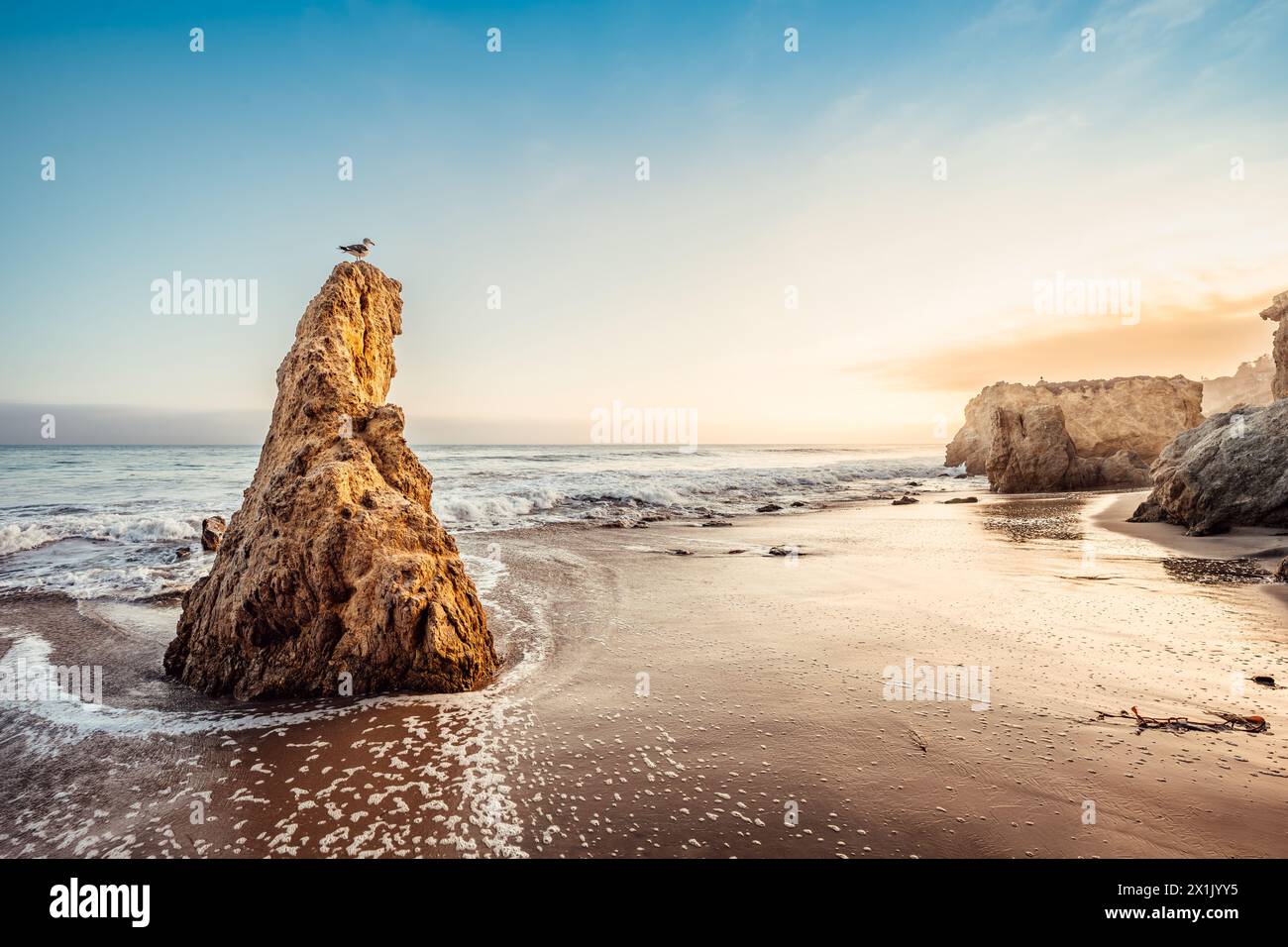 la famosa spiaggia di el matador durante il tramonto, california Foto Stock