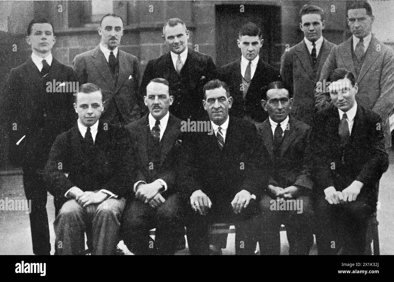 W. Melville Wills' Cricket Challenge Cup. La squadra vincente, sede centrale. Con sede a Bristol, in Inghilterra, W. D. e H. O. Wills era uno dei maggiori produttori britannici di tabacco. Nel 1924 facevano parte dell'Imperial Tobacco Group di Gran Bretagna e Irlanda, ma avevano ancora una certa autonomia. La compagnia era anche un prolifico editore di carte di sigarette. Foto Stock