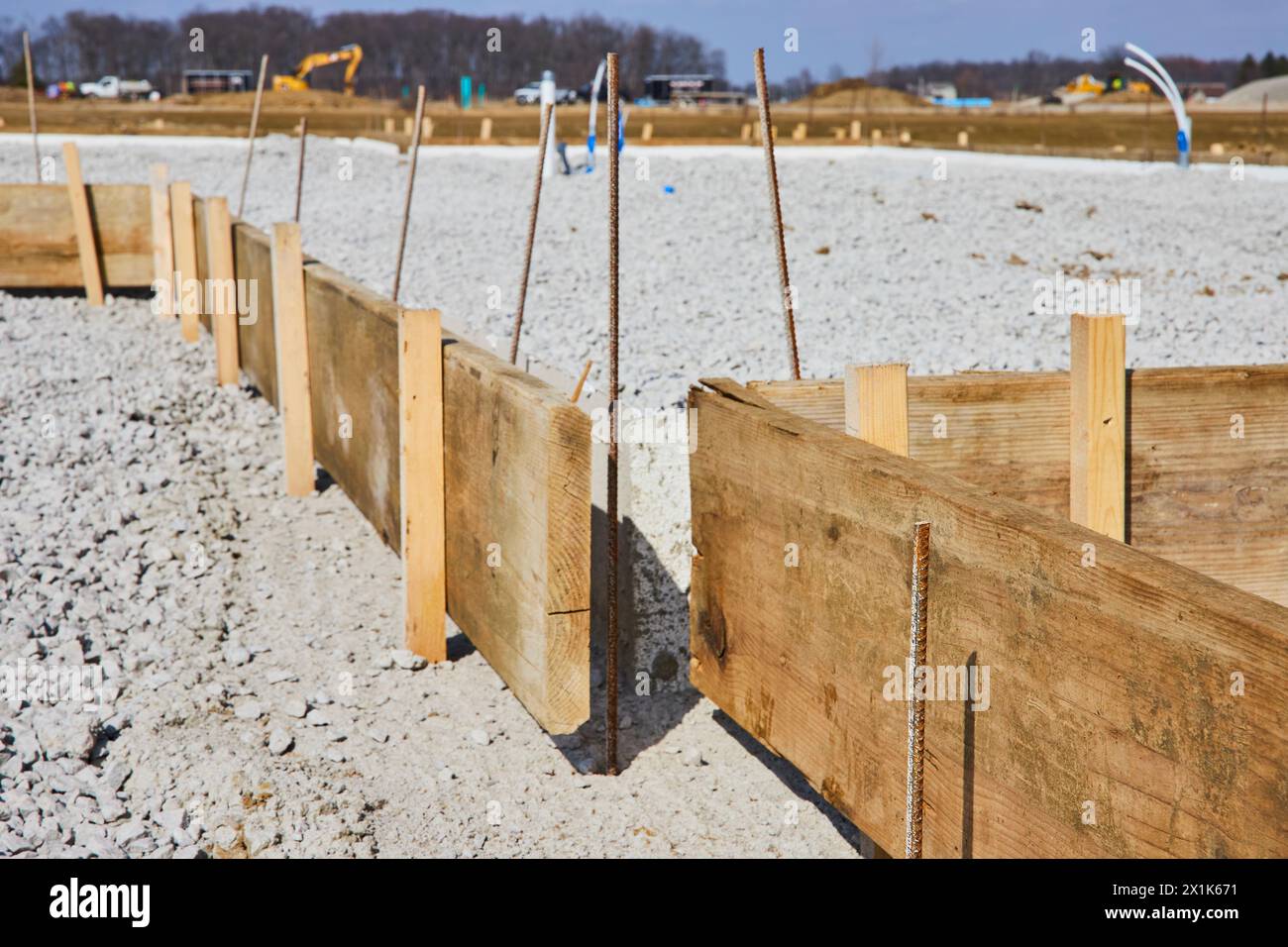 Foundation Framework presso Suburban Construction Site, Daytime Perspective Foto Stock