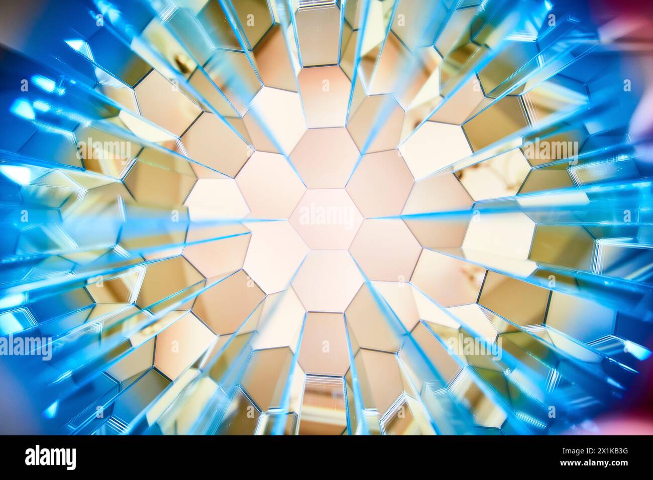 Tunnel del prisma geometrico caleidoscopico - Arte astratta Foto Stock