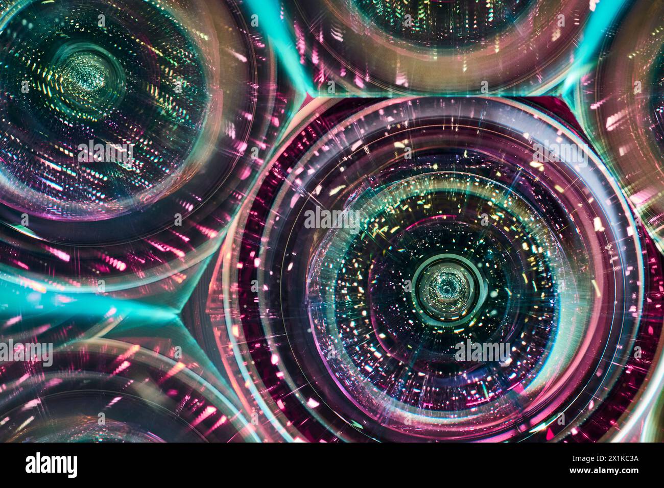 Vortice caleidoscopico futuristico in tonalità neon - primo piano astratto Foto Stock