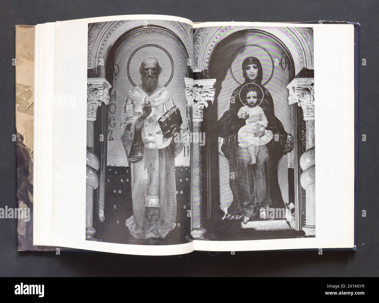 The Art album di Mikhail Aleksandrovich Vrubel (in russo: Михаил Александрович Врубель; 17 marzo, [O.S. 5 marzo] 1856 – 14 aprile, [O.S. 1 aprile] 1910) è stato un pittore, disegnatore e scultore russo, pubblicato per la prima volta nel 1986 in URSS. Foto Stock