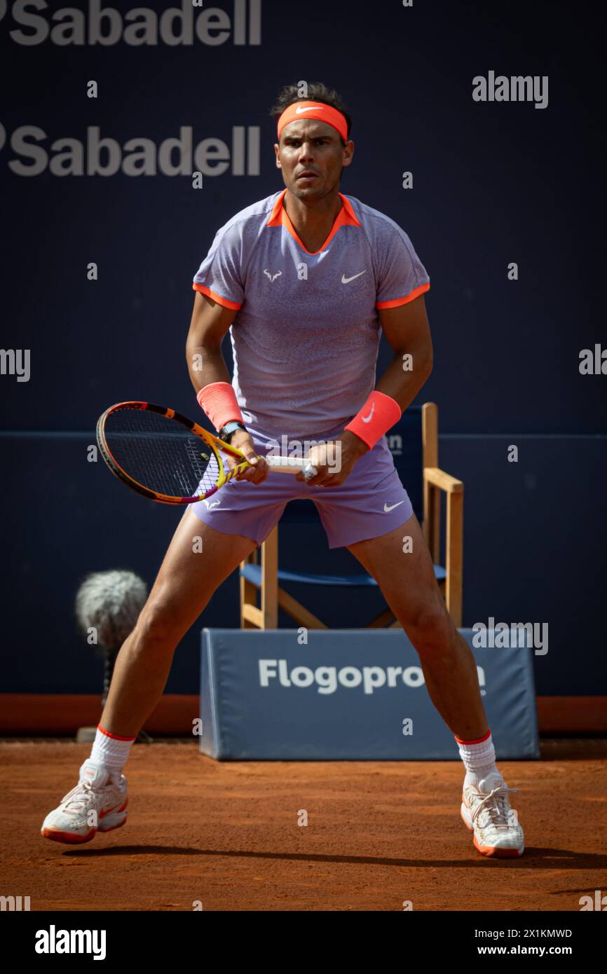 Barcellona, Spagna. 17 aprile 2024. Durante il secondo turno dell'ATP 500 Barcelona Open Banc Sabadell 2024 al Real Club de Tenis de Barcelona, a Barcellona, Spagna, il 17 aprile 2024. (Foto di Felipe Mondino/Sipa USA) credito: SIPA USA/Alamy Live News Foto Stock