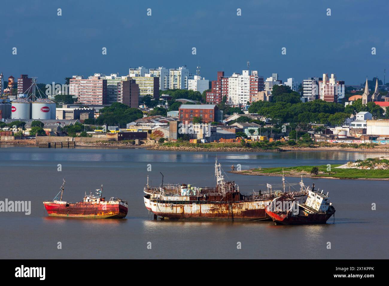 Relitti navali, porto di Montevideo, Uruguay, Sud America Foto Stock