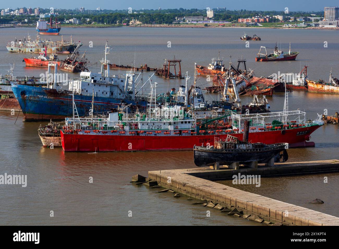 Relitti navali, porto di Montevideo, Uruguay, Sud America Foto Stock