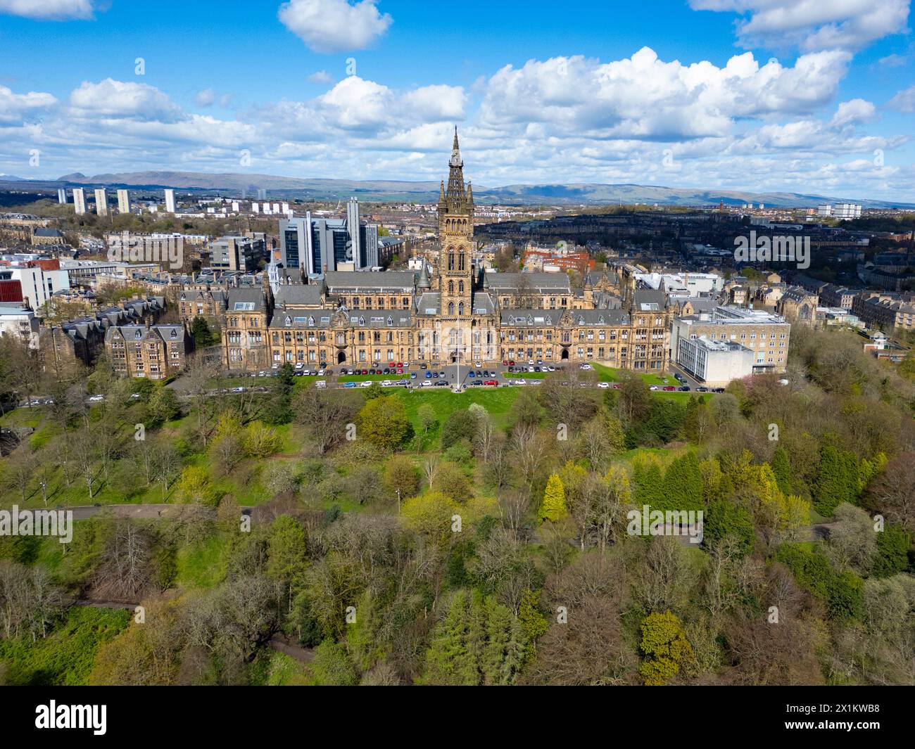 Vista aerea dell'Università di Glasgow adiacente al Kelvingrove Park, Glasgow, Scozia, Regno Unito Foto Stock
