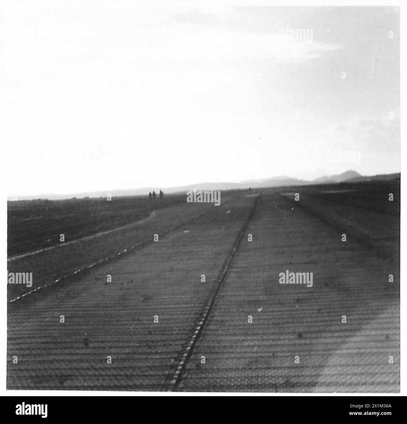 Una pista completata in un aeroporto avanzato che mostra la costruzione e la prontezza operativa, British Army. Foto Stock