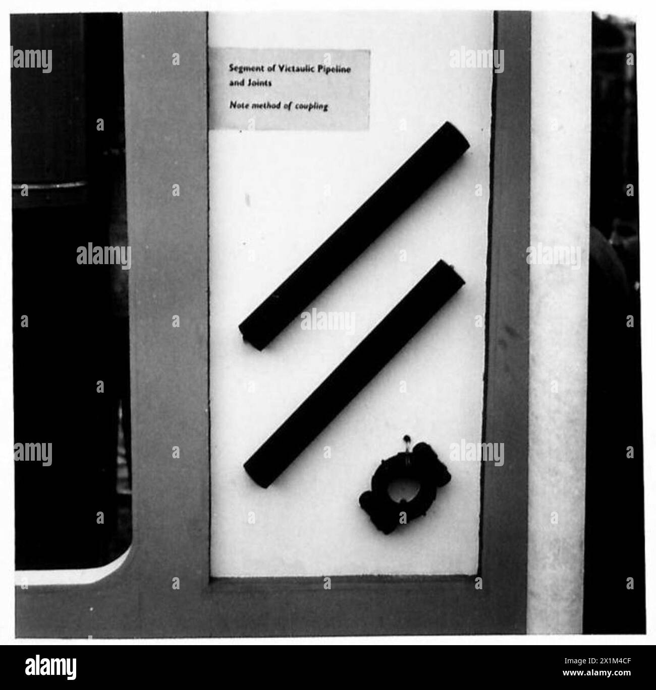 Fotografie dello stand benzina e olio alla British Army Equipment Exhibition di Manchester, che espone carburante militare e attrezzature correlate. Foto Stock