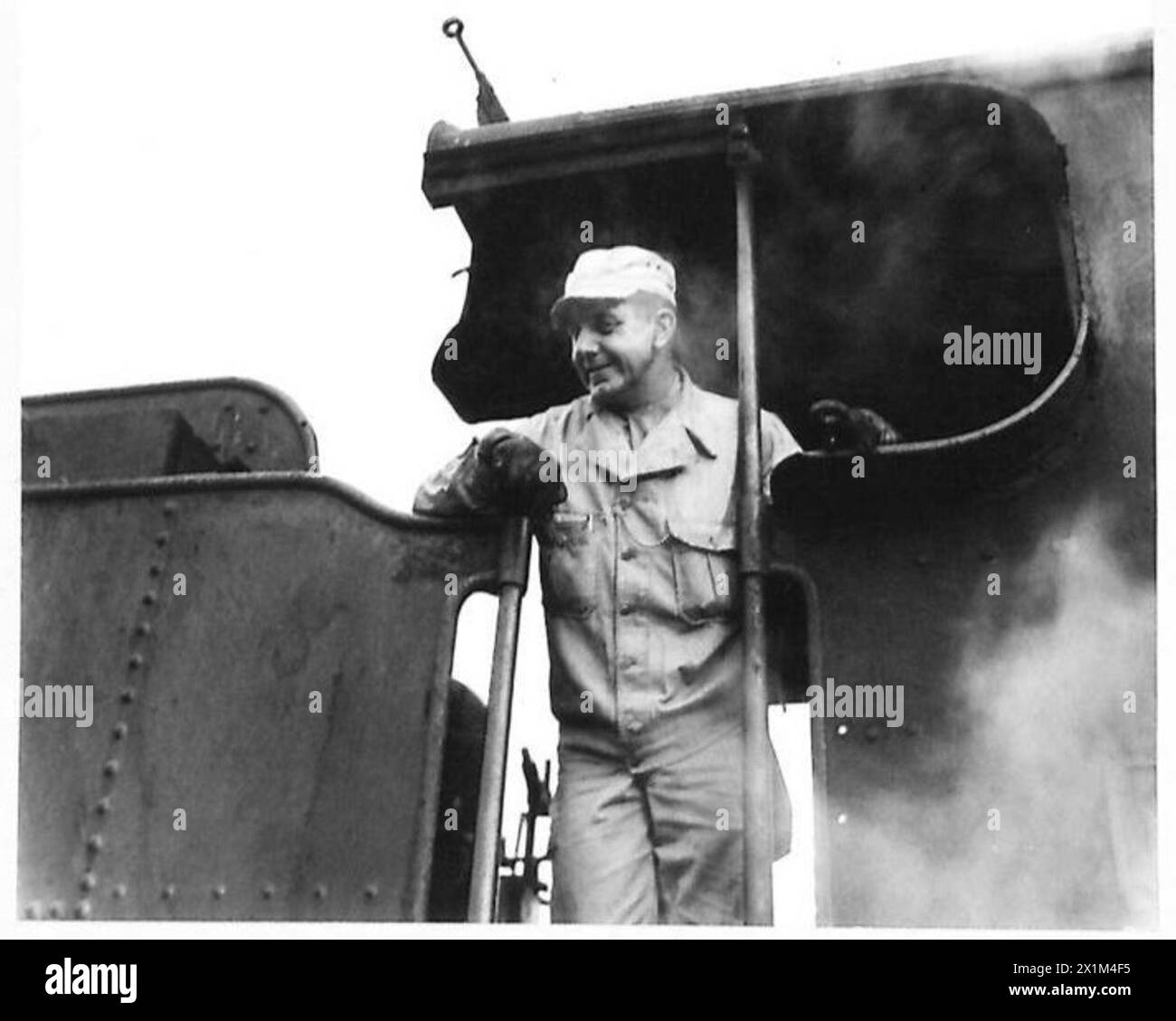 R.V. o'Connor opera come macchinista di un treno ospedaliero della Quinta Armata in Italia, facilitando il trasporto medico. Foto Stock