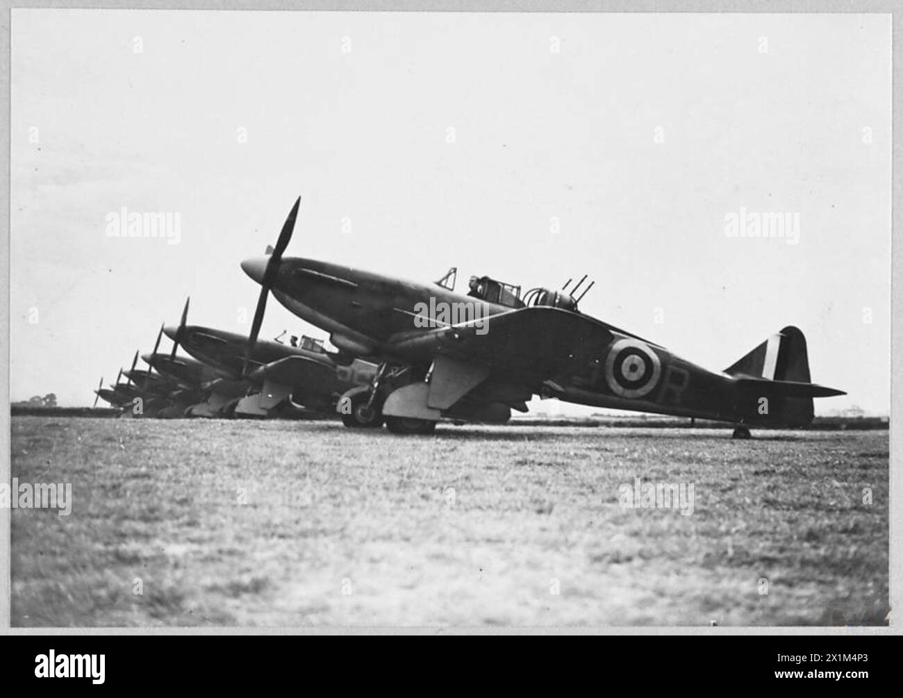 Boulton Paul Defiants del No. 264 Squadron sono raffigurati a Kirton nel Lindsey, Lincolnshire, nell'agosto 1940, in rappresentanza delle operazioni di caccia della RAF durante la Battaglia d'Inghilterra. Foto Stock
