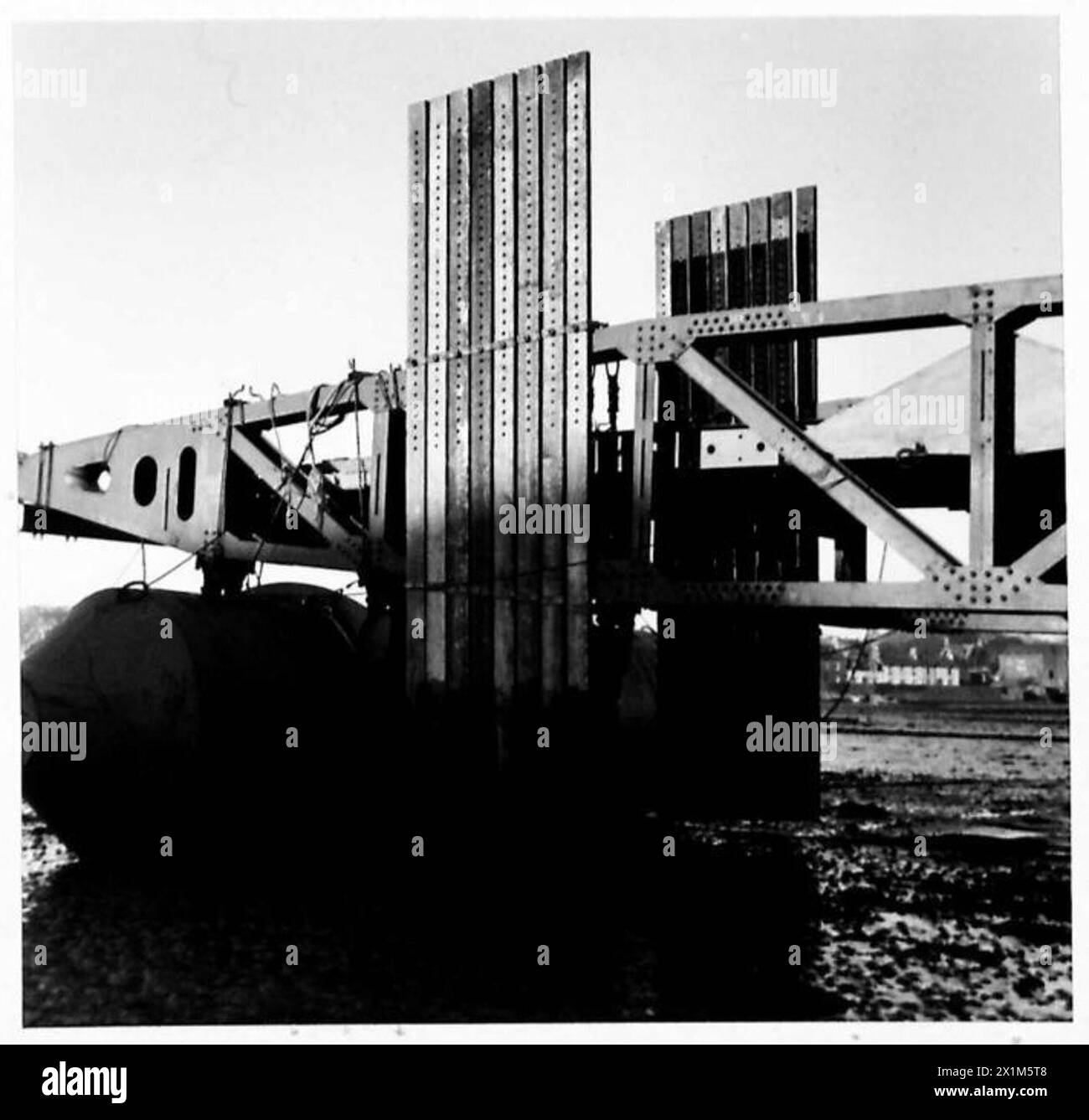 ASSEGNAZIONE SEGRETA PER T.N.5. - Tiranti di legno legati al ponte allo scopo di alleviare l'influenza quando sono in mare, l'esercito britannico Foto Stock