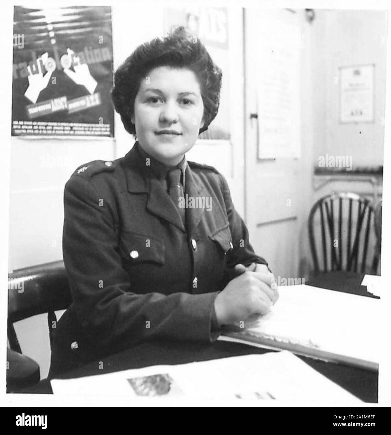 La privata Dorothy Deakin di Birmingham partecipa al reclutamento corporale ATS, British Army. Foto Stock