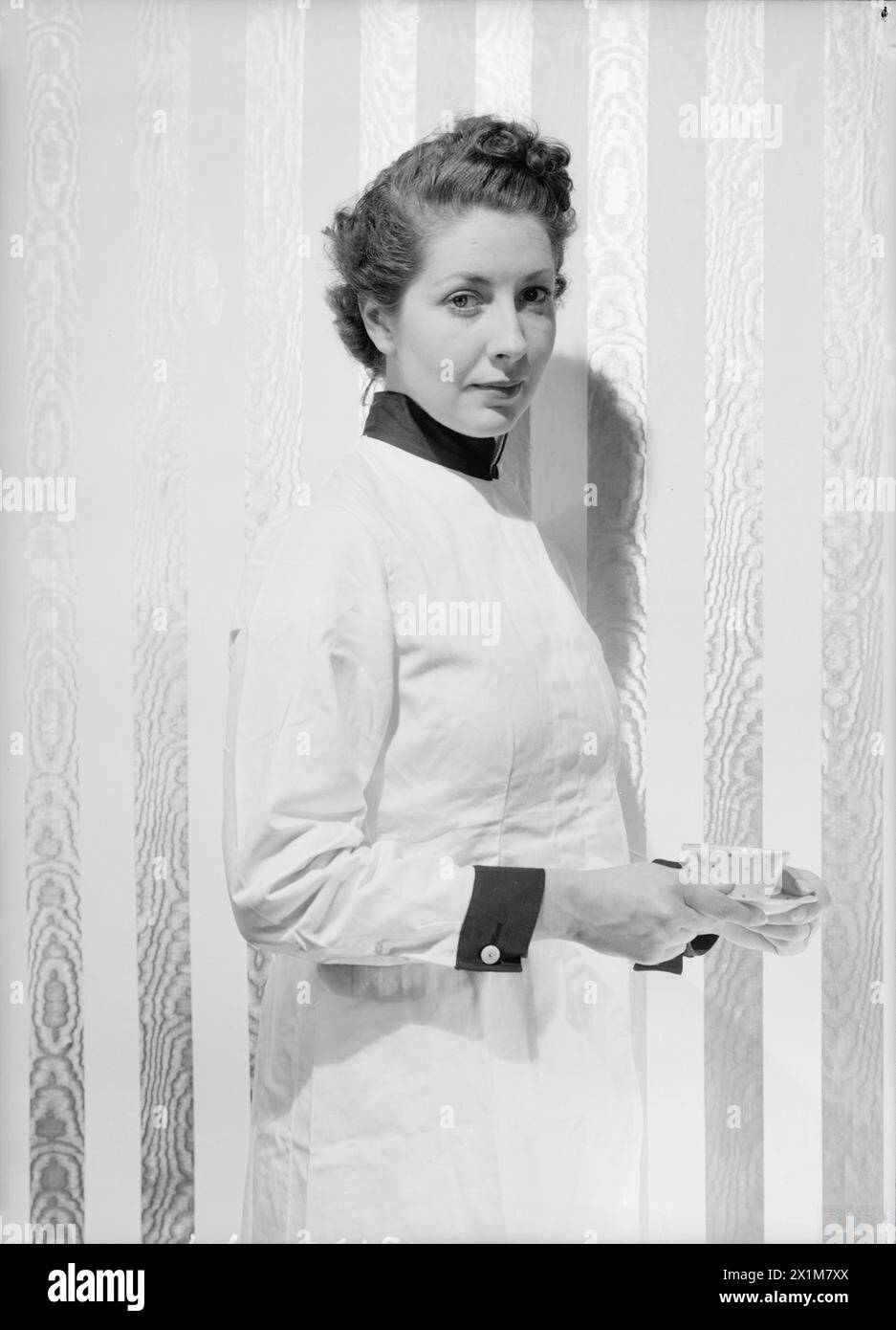 L'uniforme di un WRNS Steward, emessa nel novembre 1942 dall'Ammiragliato, indossata dal personale del Women's Royal Naval Service che svolgeva compiti di servizio e amministrativi. Foto Stock