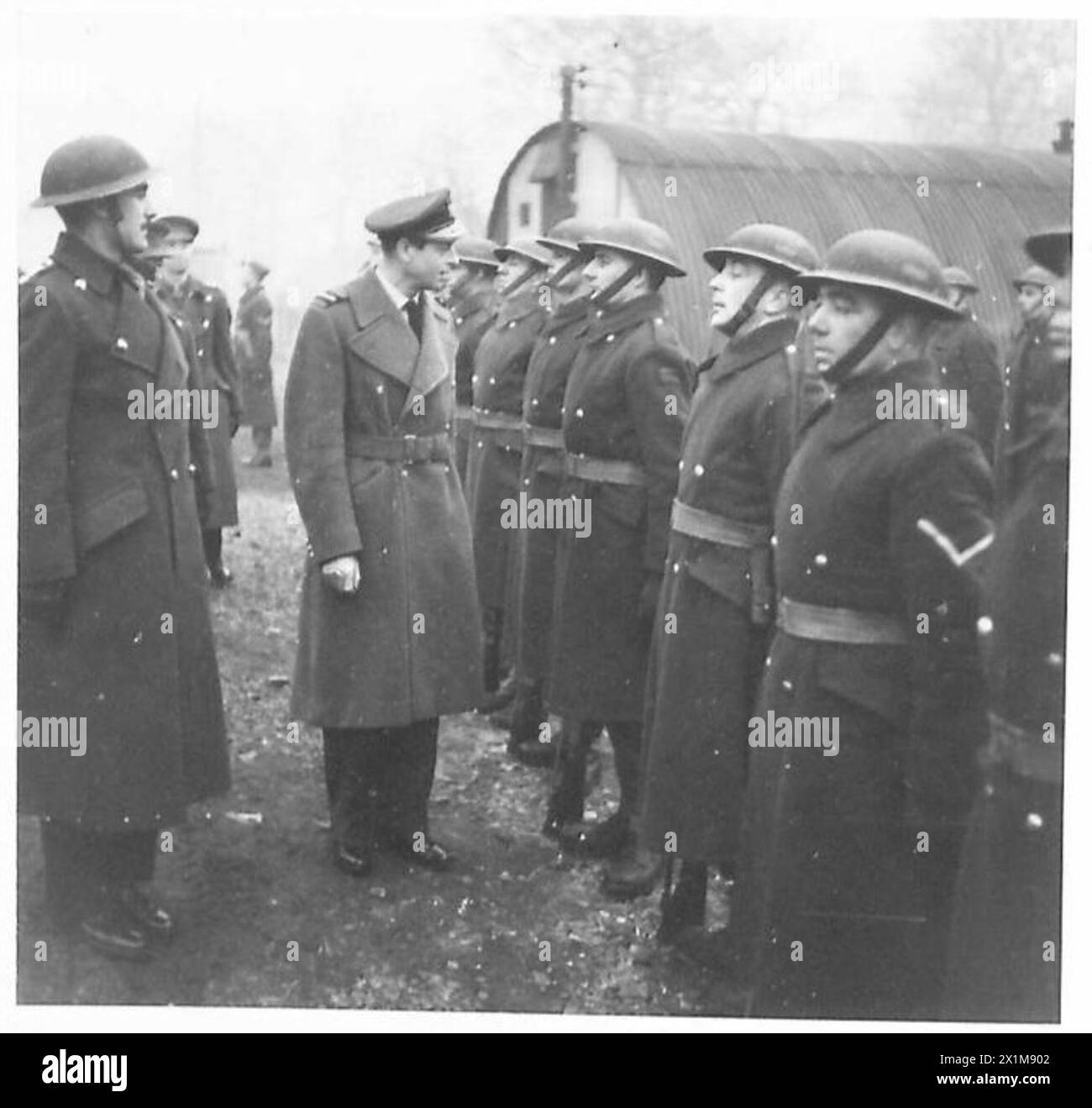 IL DUCA DI KENT IN SCOZIA - il Duca di Kent, con indosso l'uniforme della RAF, ispezionando un battaglione della Guardia d'Onore, British Army Foto Stock