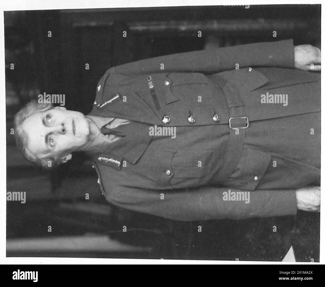 Dame Helen Gwynne-Vaughan, capo controllore del servizio territoriale ausiliario, rassegna le dimissioni e tiene un discorso di addio al War Office. Foto Stock