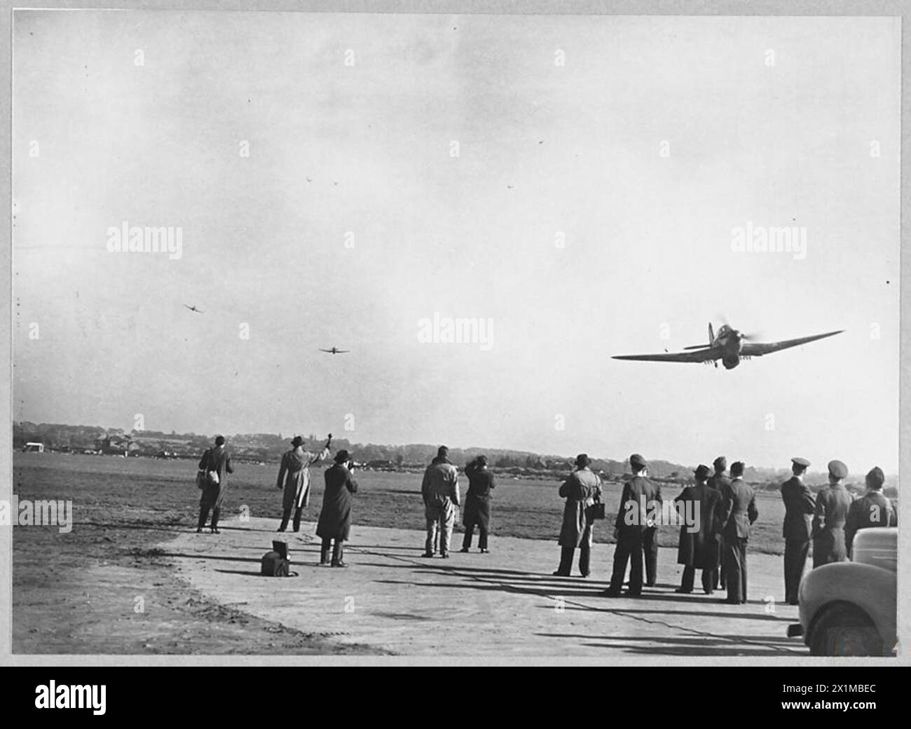 LO SQUADRONE "EAGLE" - [1477] piloti americani che dimostrano la loro facilità di controllo sui Master Trainer, Royal Air Force Foto Stock