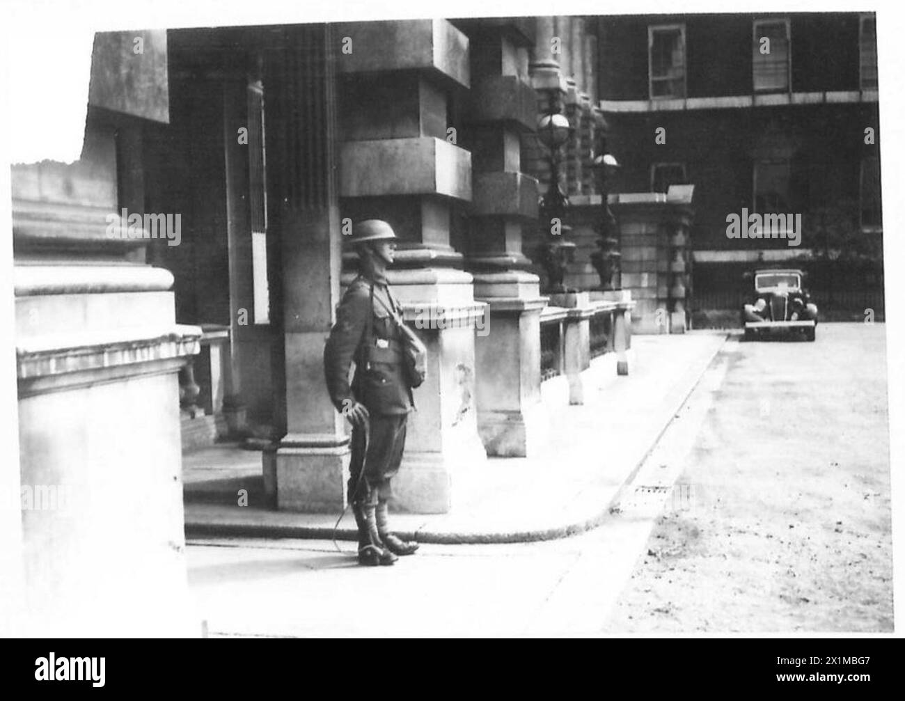 I Royal Marines sono di stanza fuori dall'Ammiragliato a Londra come parte delle precauzioni di emergenza, British Army. Foto Stock