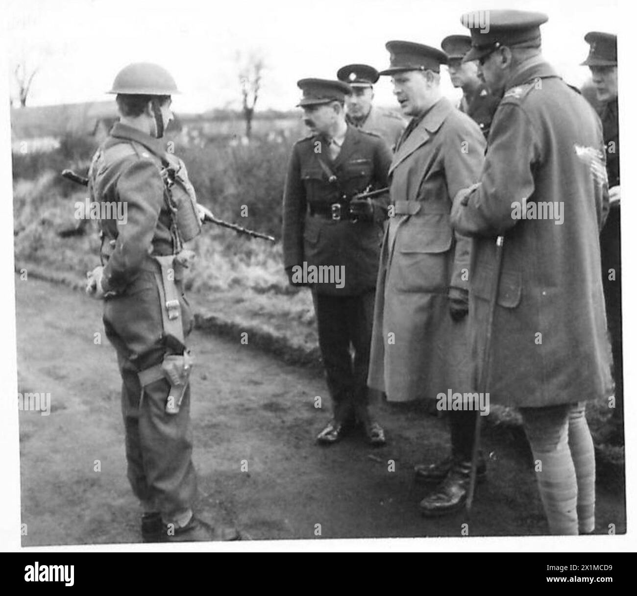 Lord Gort viene mostrato durante il suo tour ufficiale in Irlanda del Nord con l'esercito britannico. Foto Stock