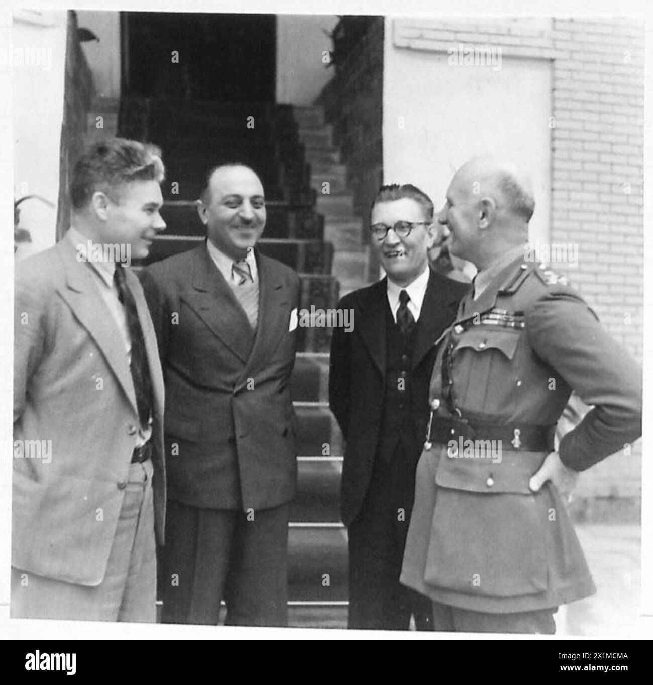 Rappresentanti di Gran Bretagna, Iran e Russia si incontrano a Teheran per coordinare il trasporto di rifornimenti alleati verso la Russia durante le operazioni dell'esercito britannico. Foto Stock