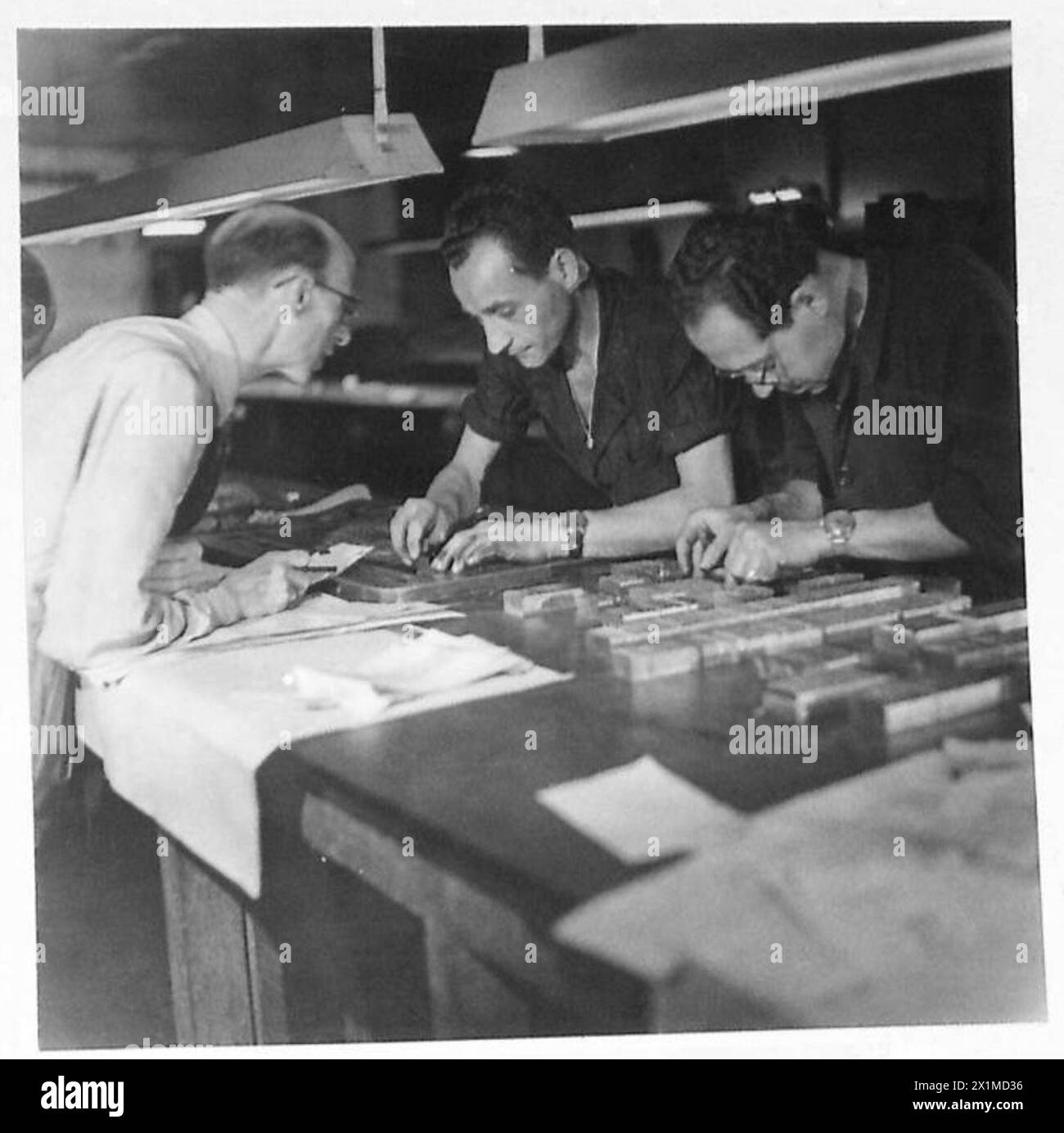 L'ESERCITO BRITANNICO IN NORD AFRICA, SICILIA, ITALIA, BALCANI E AUSTRIA 1942-1946 - tipografie che finiscono in prima pagina, British Army Foto Stock