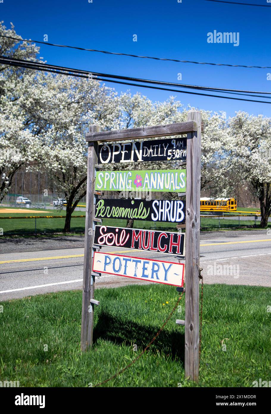 Firmi davanti a un asilo nido Foto Stock