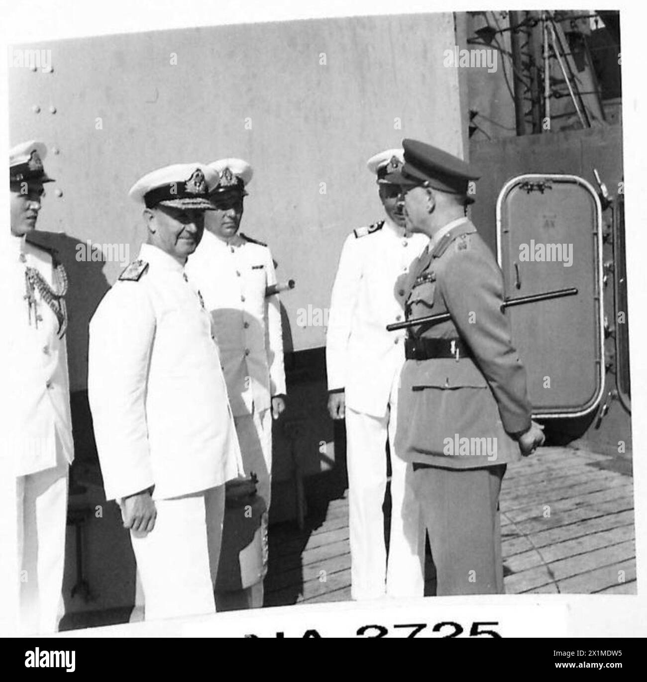 M. IL RE VISITA G.C. ISLAND - Visconte Gort, Governatore di Malta, con l'ammiraglio Sir Andrew Cunningham, British Army Foto Stock