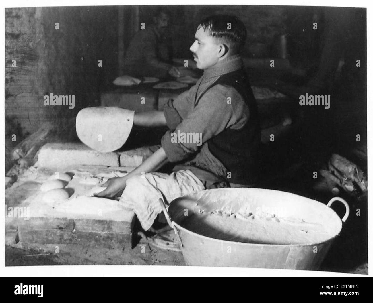 Le truppe indiane in Inghilterra preparavano il pane chapati come parte delle razioni giornaliere mentre prestavano servizio con l'esercito britannico. Foto Stock