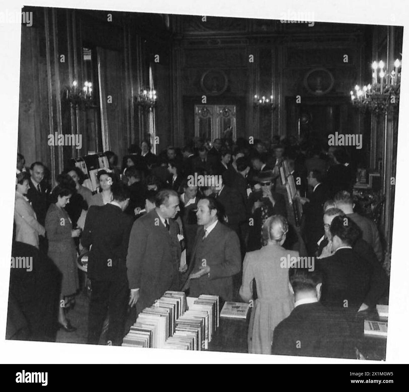 La sala principale della Mostra del libro di Roma, organizzata dal British Council, presenta esposizioni ed esposizioni, British Army. Foto Stock