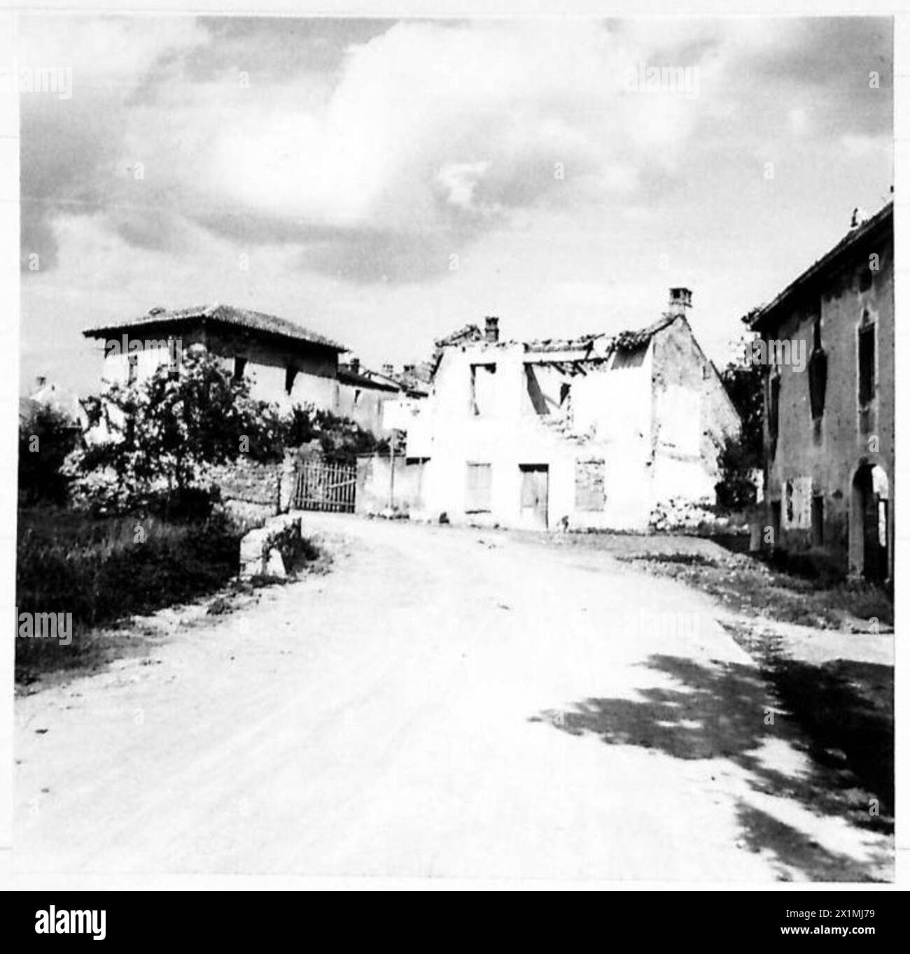 RICOSTRUZIONE DI VENEZIA GIULIA DI A.M.G. - scena nel "villaggio in difficoltà" di Merna, British Army Foto Stock