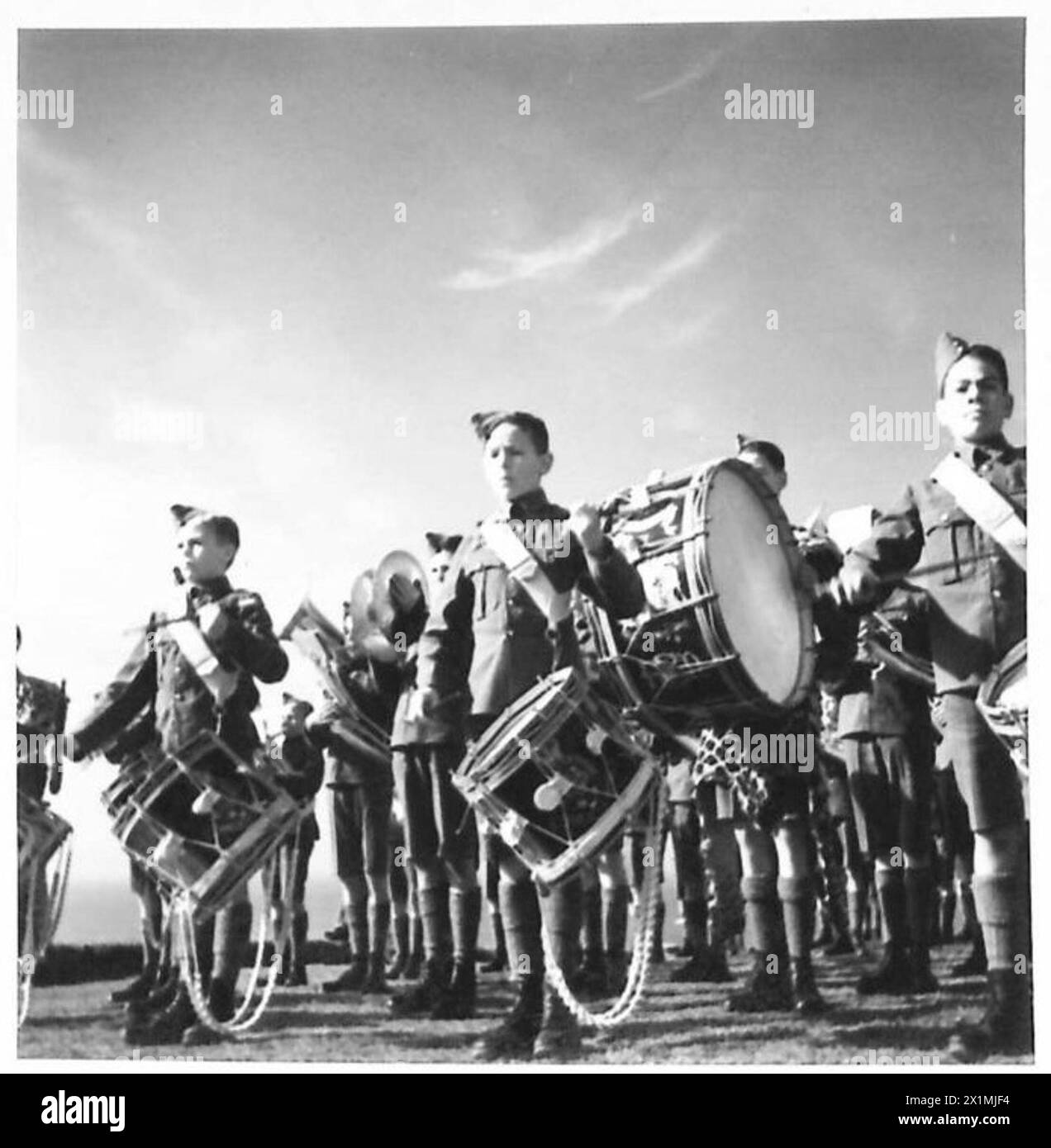 Gli studenti della Royal Military School del Duca di York a dover, Kent, dimostrano un talento musicale eccezionale durante una sessione di pratica di routine. Foto Stock