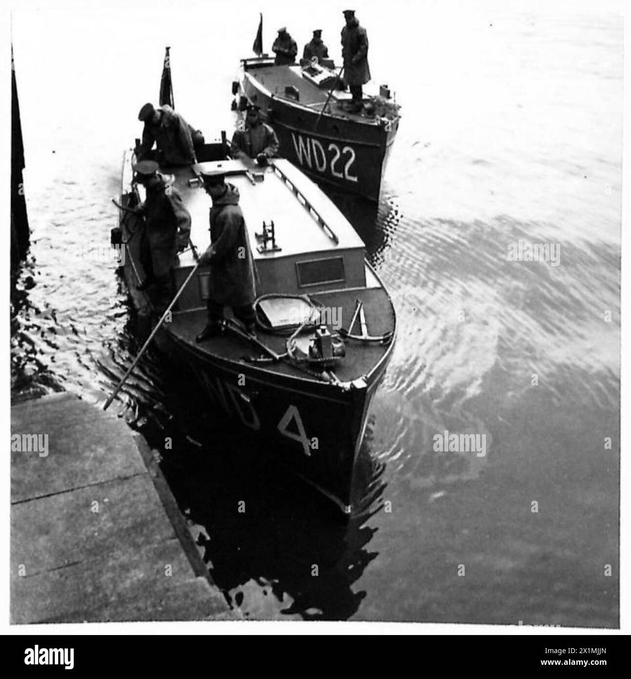 Le compagnie nautiche dell'esercito britannico arrivano in un porto per proteggere le loro navi. Foto Stock