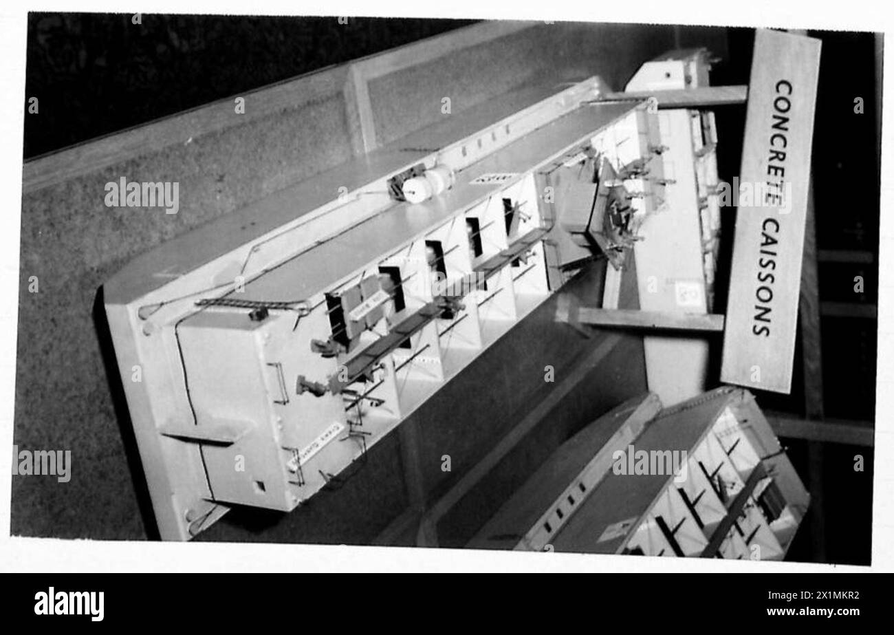 Le fotografie documentano la Mulberry Exhibition presso l'Institute of Civil Engineers di Londra, mostrando i risultati dell'ingegneria militare, British Army. Foto Stock