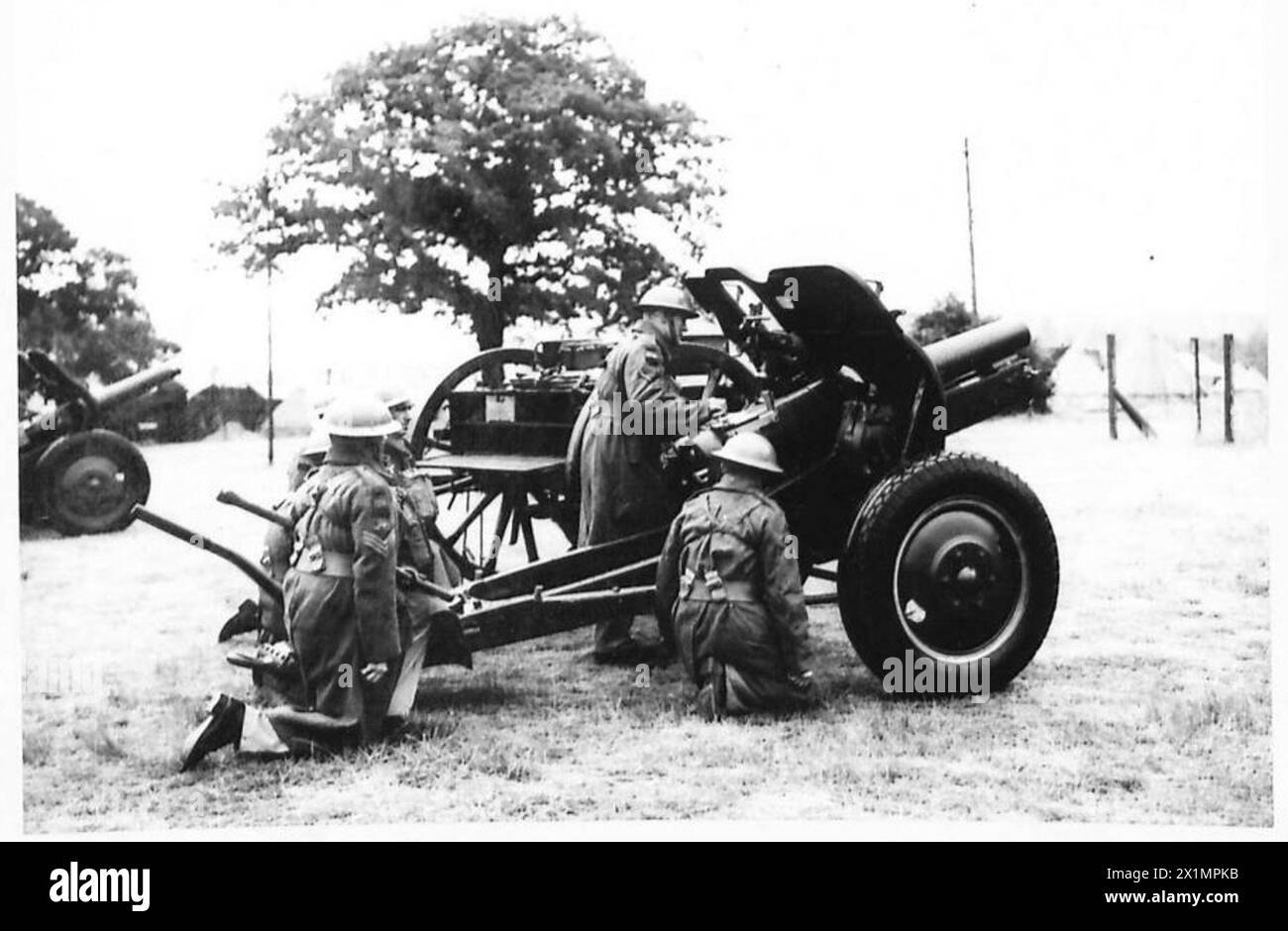 VISITA DI SUA MAESTÀ IL RE ALLE FORZE NEOZELANDESI - 5th Field Regiment, N.Z.A, British Army Foto Stock