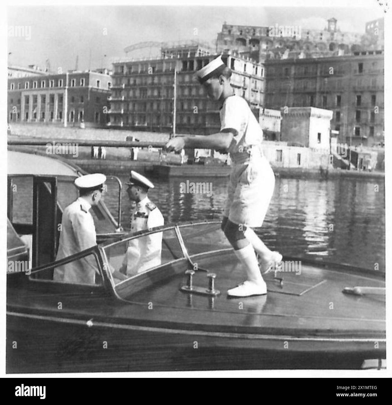 Sua Maestà il Re è a bordo della chiatta reale durante una visita in Italia secondo il protocollo dell'esercito britannico. Foto Stock