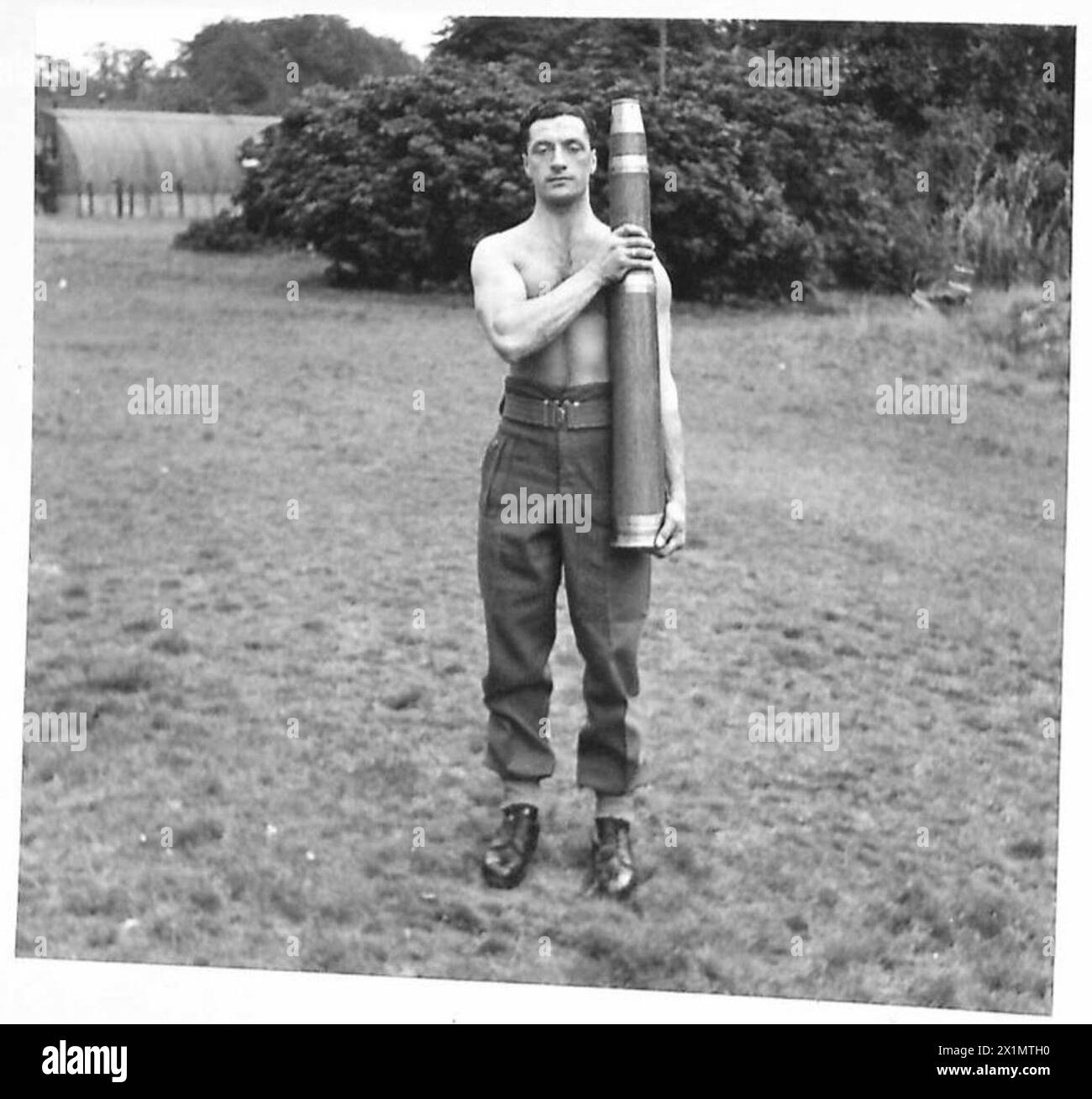 Il personale dell'esercito britannico esegue esercizi di allenamento fisico progettati per migliorare la forma fisica e prepararsi a incursioni tattiche, come parte della tabella 1 esercizio 5. Foto Stock