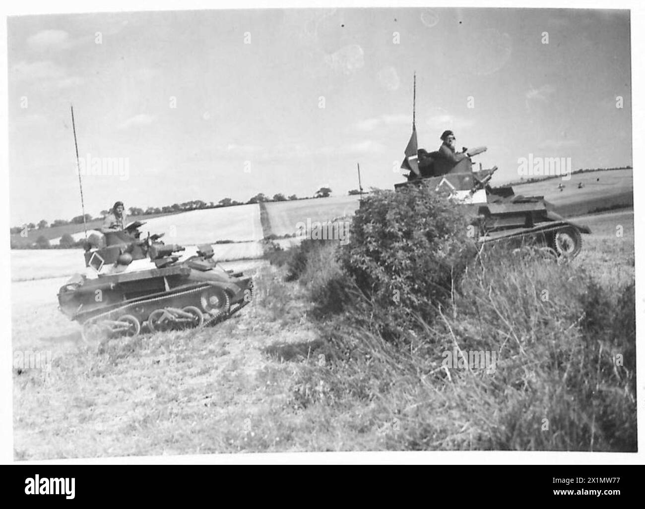 I carri armati leggeri del Gloucestershire Regiment operano attraverso il paese nell'East Anglia, British Army. Foto Stock