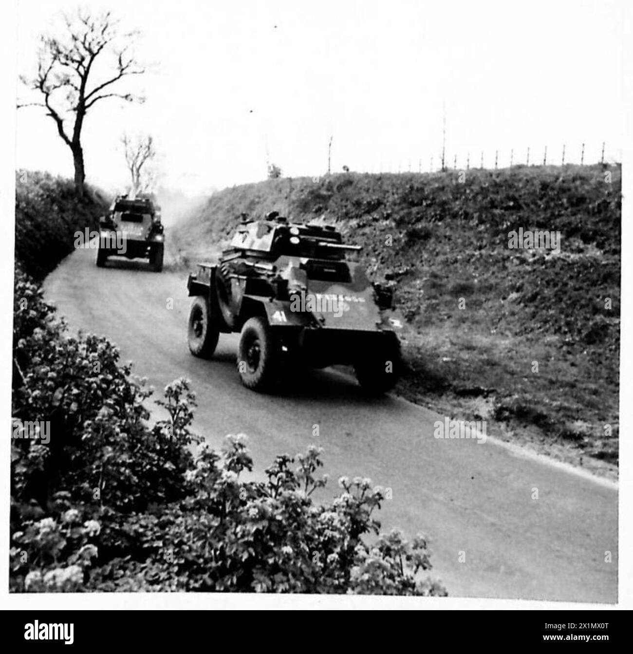 Una truppa di ricognizione conduce un esercizio di movimento, illustrando la mobilità operativa e le attività di pattuglia da parte del Recce Corps. Foto Stock