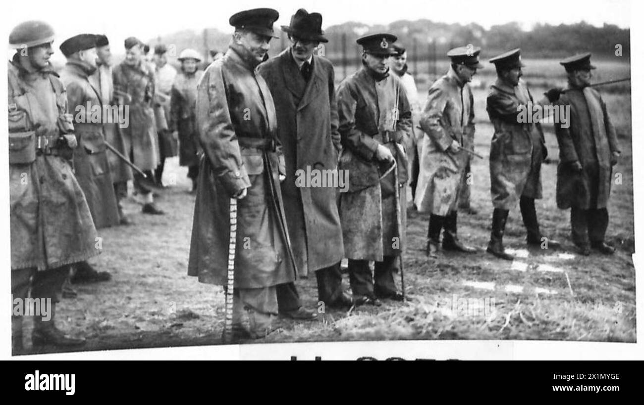 Anthony Eden, allora Segretario di Stato per la Guerra, visitò lo Scottish Command durante la seconda guerra mondiale. La visita includeva incontri con gli ufficiali di stato maggiore a North Berwick, in Scozia, per discutere le strategie e le operazioni militari. Foto Stock