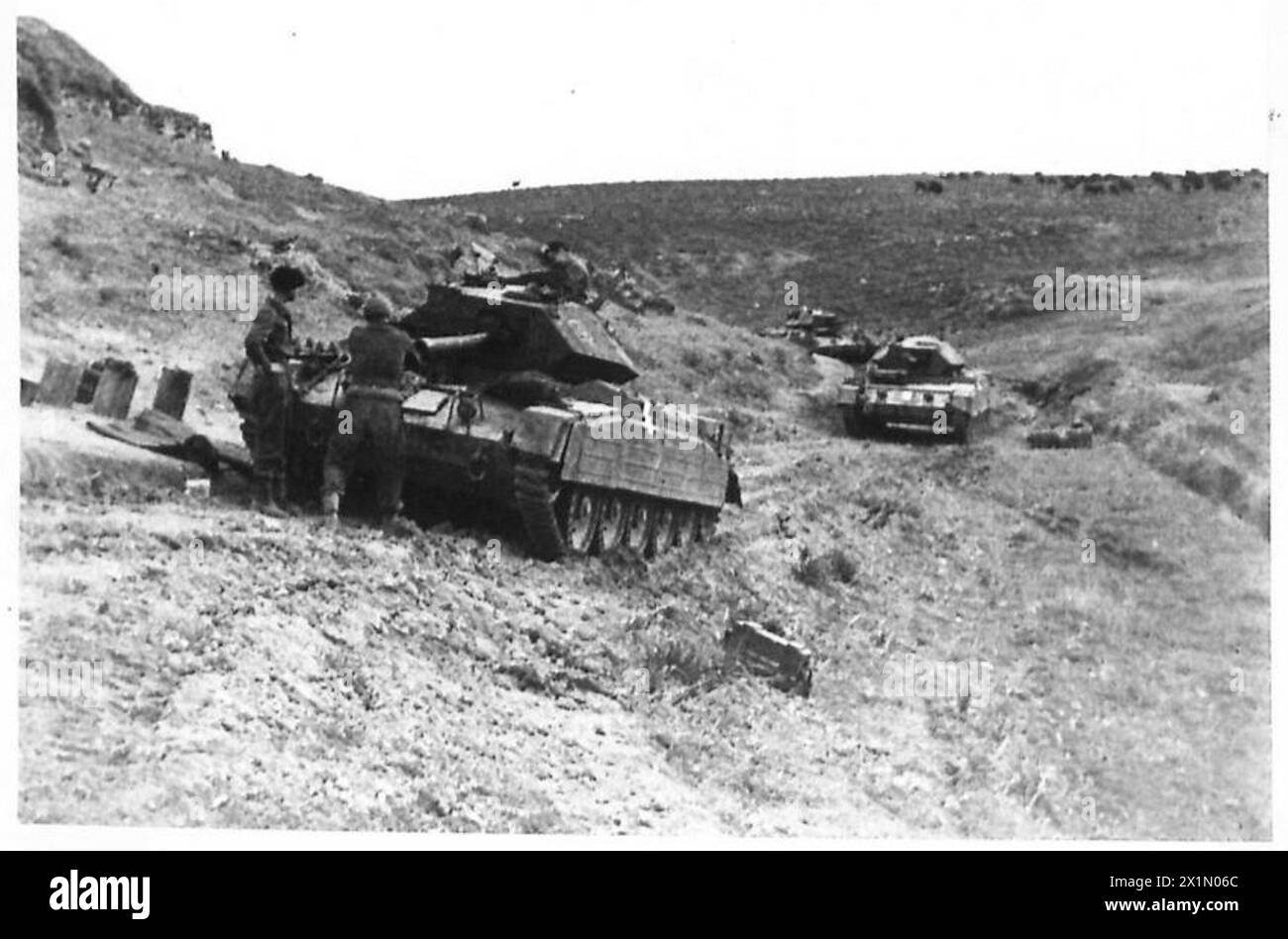 I carri armati Crusader III con cannoni da 6 libbre della prima Armata britannica si mossero durante la campagna di Tunisia, il 31 dicembre 1942, British Army. Foto Stock