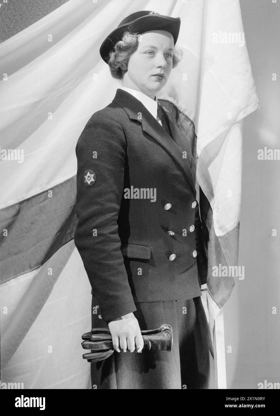 La No.1 Uniform of a Wren Writer del Women's Royal Naval Service, novembre 1942, come emesso dall'Ammiragliato per uso formale e operativo. Foto Stock