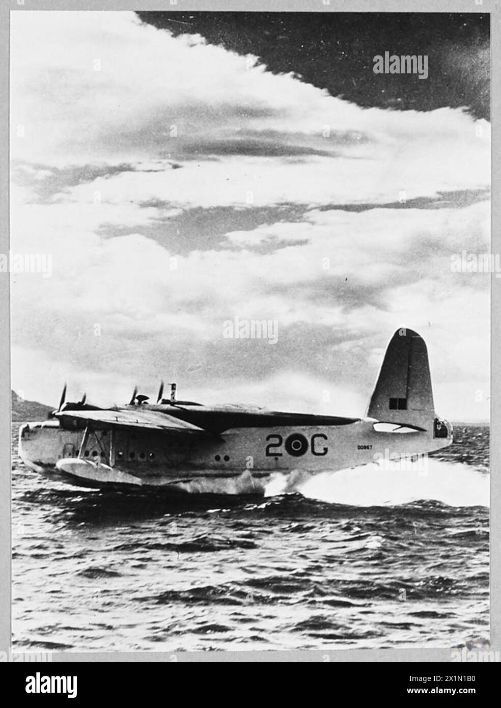 Un IDROVOLANTE DI SUNDERLAND - taxi sull'acqua. Foto pubblicata nel 1944, Royal Air Force Foto Stock