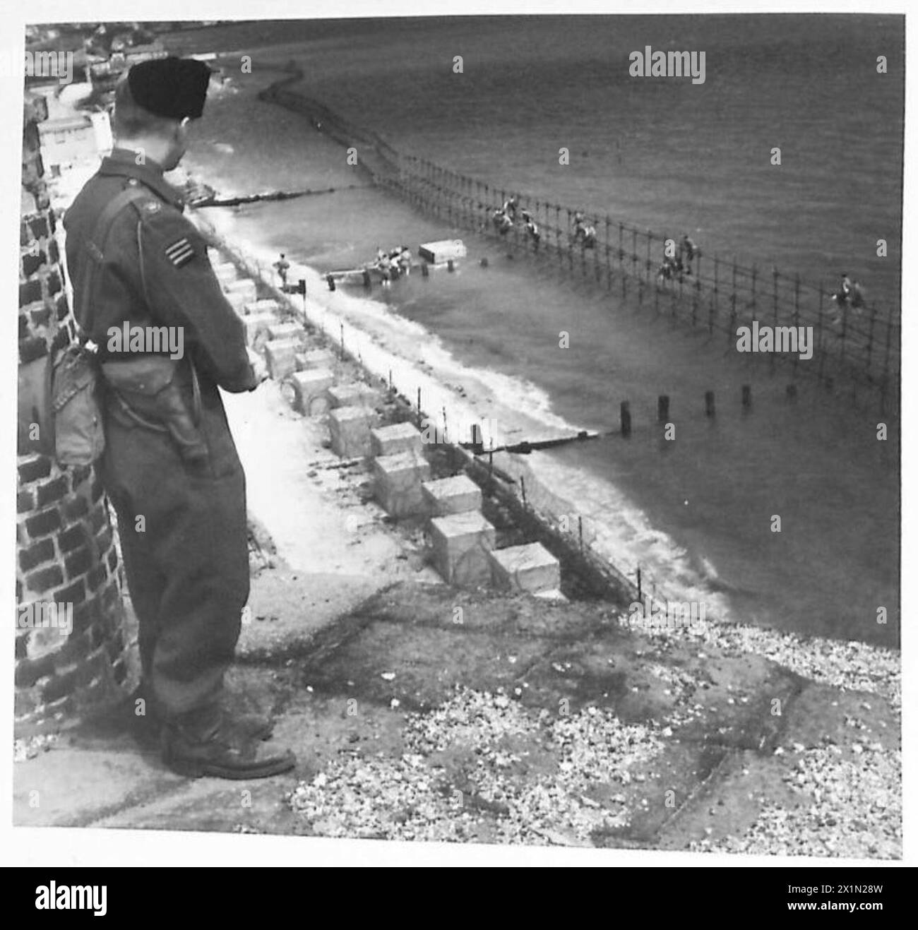 L'esercito britannico crea difese anticarro lungo la costa orientale per proteggere le posizioni strategiche. Foto Stock