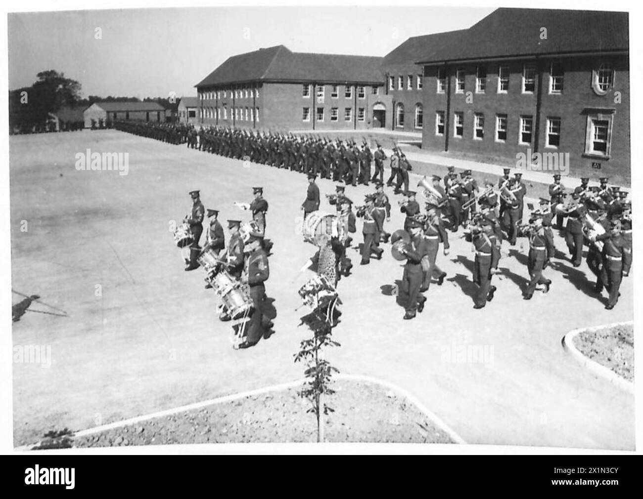 Il Chester Regiment marciò con la Band, i tamburi e i Bugles del 2nd Battalion che guidava l'unità, il British Army. Foto Stock