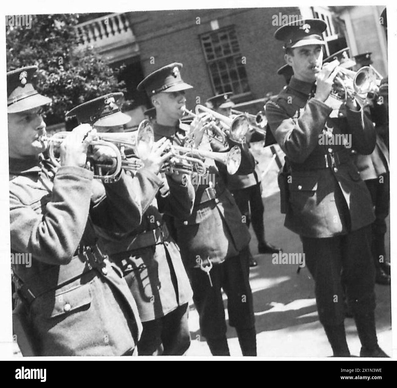 La Principessa reale ispeziona la sezione di ottone dell'unità di segnalazione, l'esercito britannico. Foto Stock