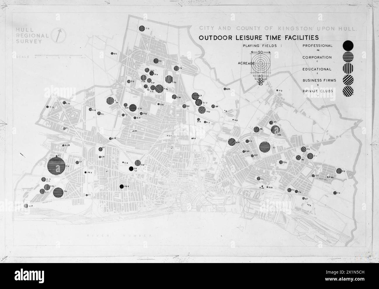 Una mappa mostra la distribuzione di strutture per il tempo libero all'aperto, compresi i campi da gioco, in tutta Hull, Inghilterra nel 1939 come parte della pianificazione regionale e della ricostruzione. Foto Stock