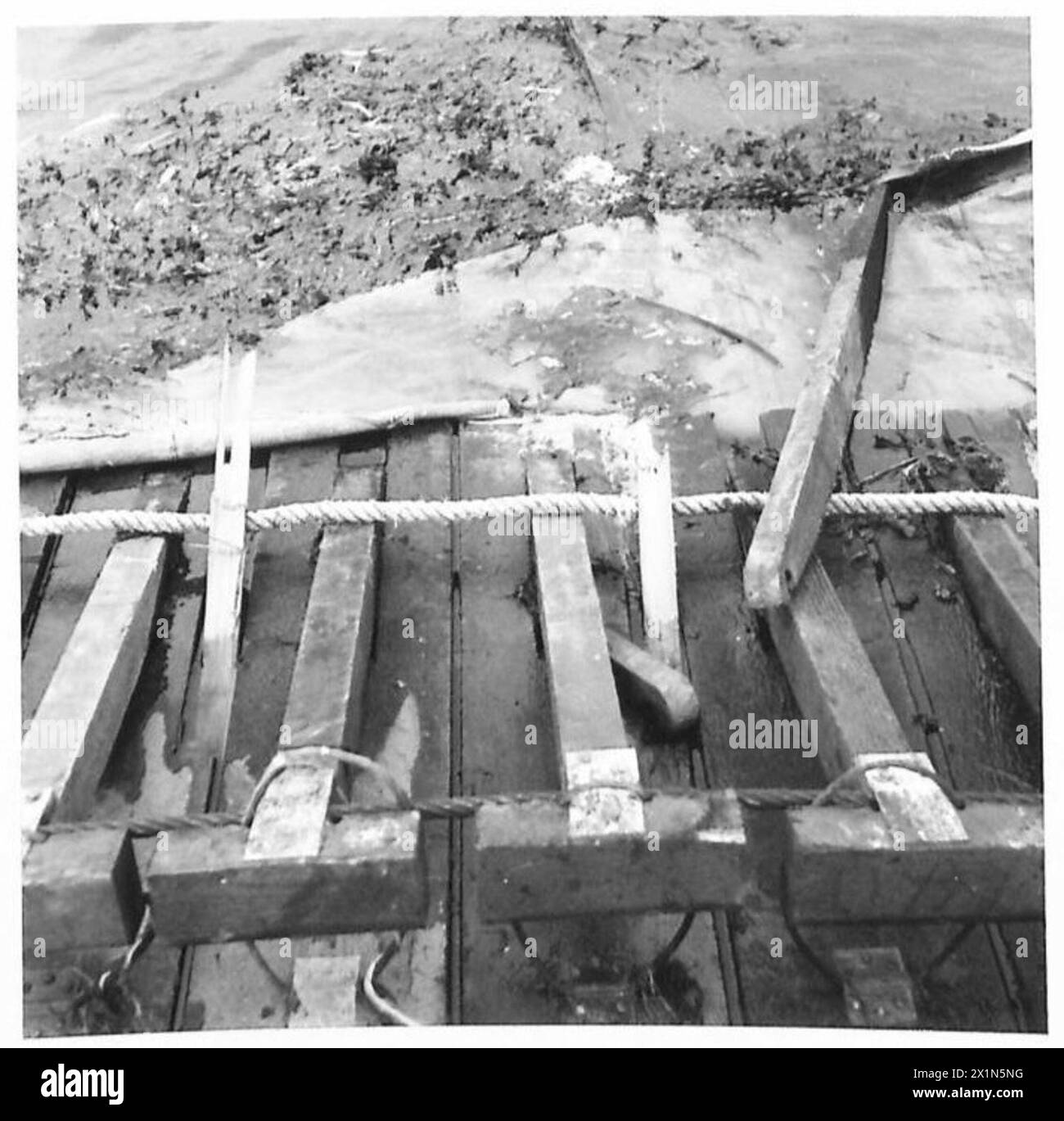 Le fotografie mostrano danni al rullo svizzero a Cairn Head durante un breve incarico speciale, illustrando le operazioni sul campo e la valutazione d'impatto dei veicoli. Foto Stock