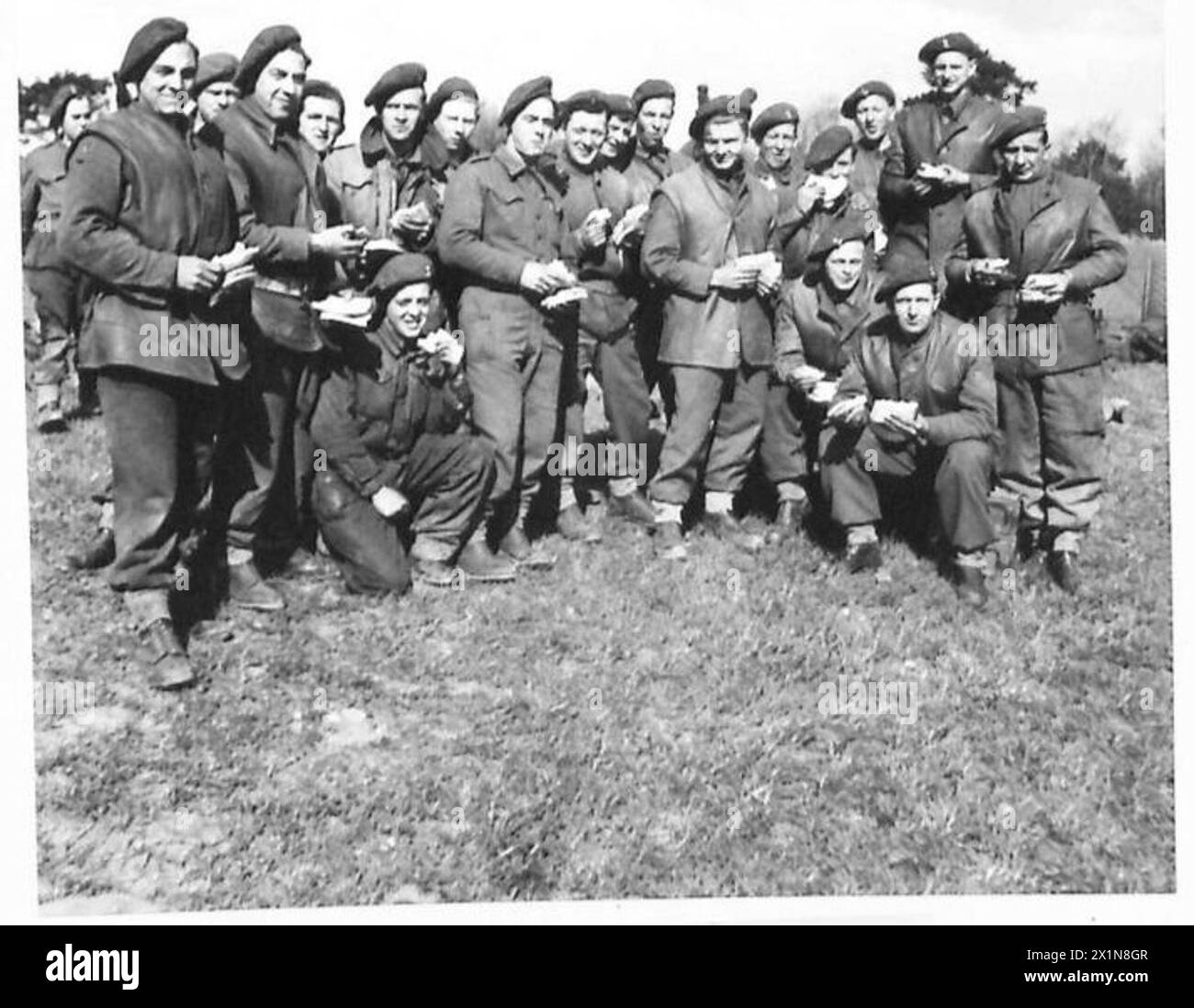 Un gruppo di artiglieri della Medium Royal Artillery del 21st Army Group dell'esercito britannico si stava preparando per le operazioni che attraversavano il Reno durante la seconda guerra mondiale Foto Stock