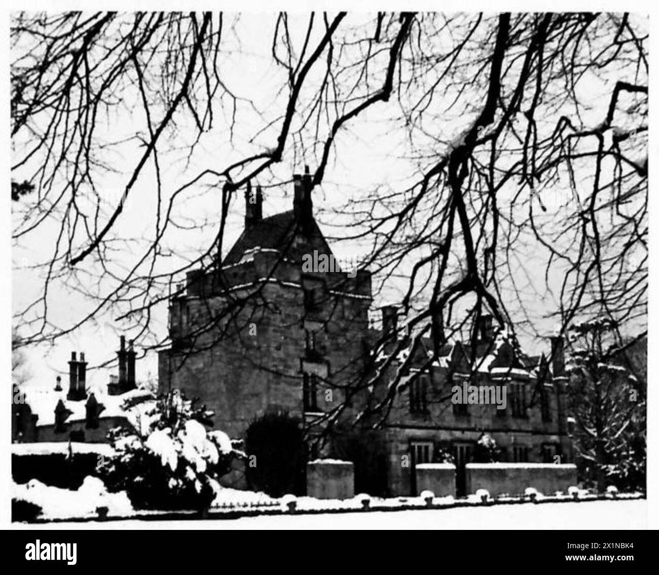 Il quartier generale dello Scottish Command è coperto da neve pesante, mostrando le condizioni del campo e l'ambiente operativo per l'esercito britannico. Foto Stock Il quartier generale dello Scottish Command è coperto da neve pesante, mostrando le condizioni del campo e l'ambiente operativo per l'esercito britannico. Foto Stock
